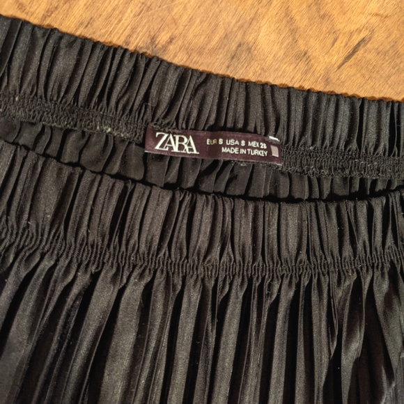 Zara Maxi Pleated Skirt - Picture 3 of 3